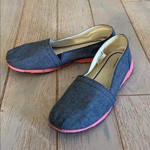 Lands End canvas shoes